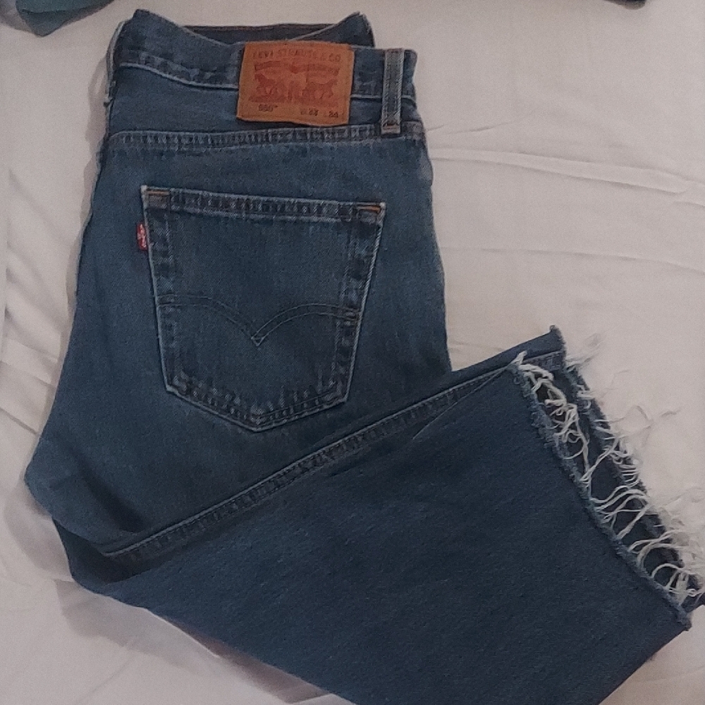 Levi's Classic Blue Jeans with Frayed Hem